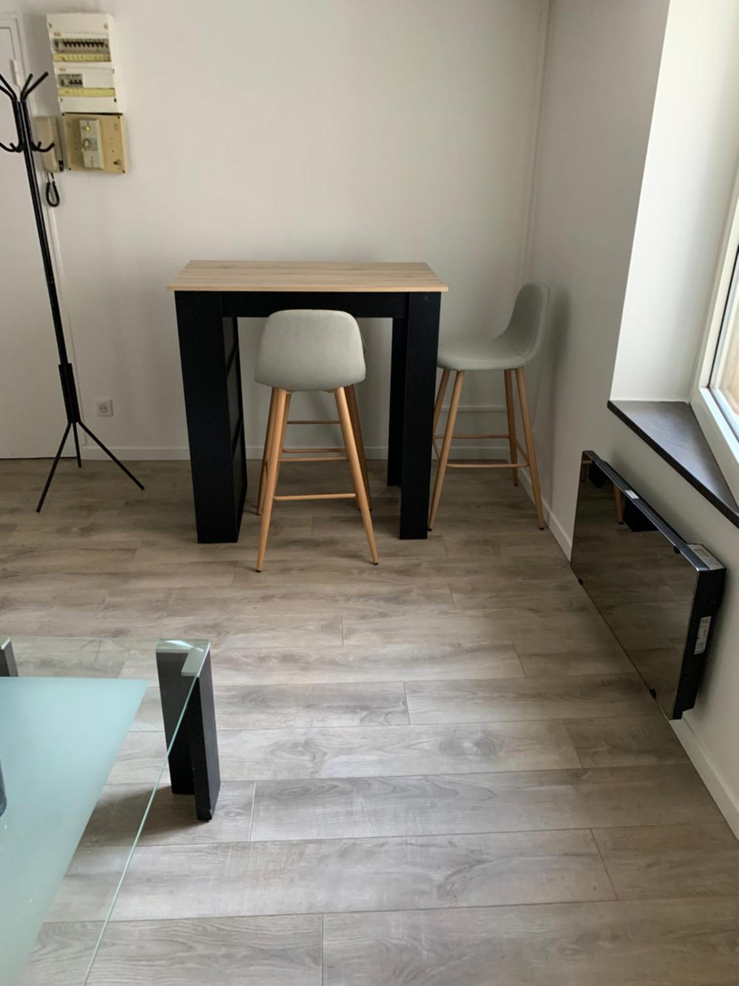 Jolie 2 Pieces Avec Terrasse Jusqu'a 5 Personnes Centre Nancy